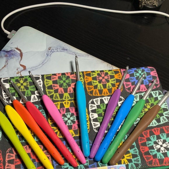 Clover Armour Ergonomic Crochet Hook Set - Picture 1 of 1